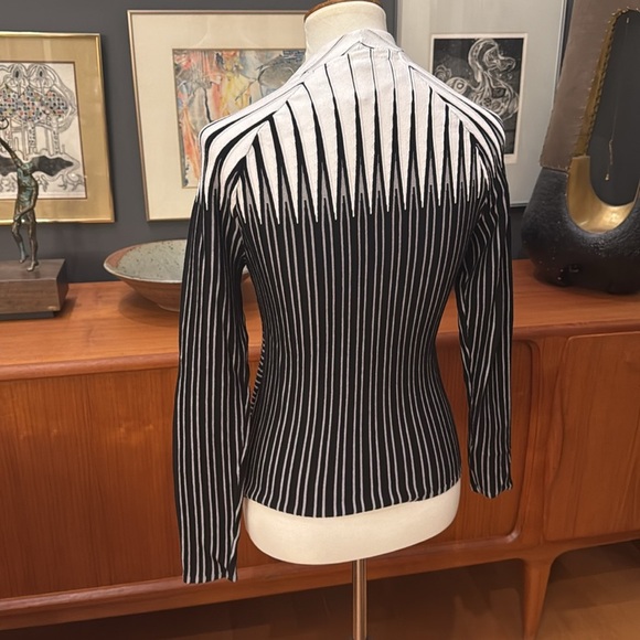 High Contrast Peplum Sweater White House Black Market - Picture 10 of 10